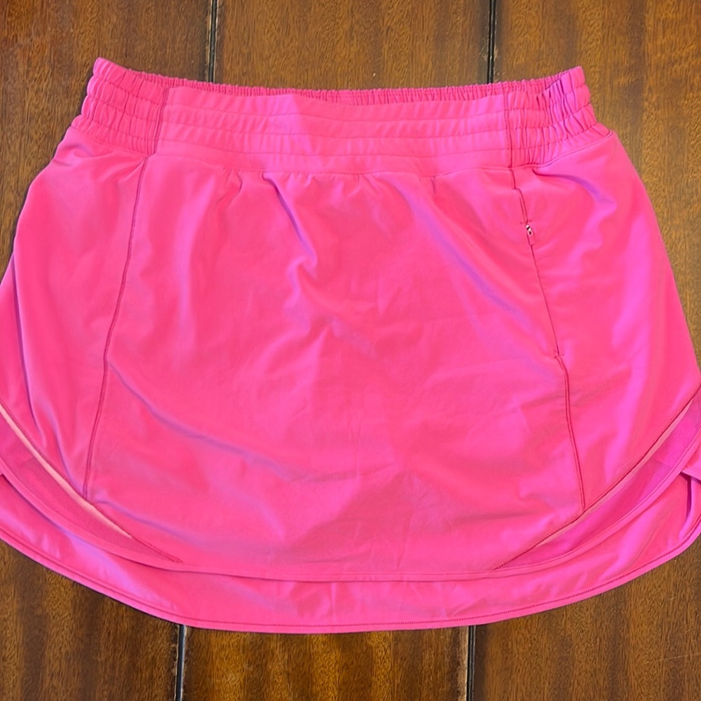 LuLulemon Sonic Pink skirt/skort size 12